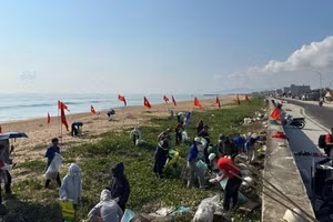 La jeunesse de Dak Lak en première ligne dans la « Campagne nationale de nettoyage – Earth Day 2026 ». Photo: VOV