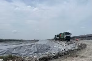 Vue de la zone de traitement des déchets de Da Phuoc, dans la commune de Hung Long, à Ho Chi Minh-Ville. Photo : SGGP Zalo Facebook Twitter Impression Copy link 
