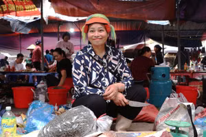 Chaque dimanche, le marché de Phuong Do s’anime, empreint d’une forte identité rurale. Photo: VNA