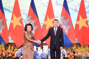 Le Premier ministre Le Minh Hung et la présidente de l’Assemblée nationale (AN) du Cambodge, Samdech Khuon Sudary.