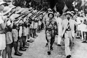 Le peuple de Can Tho se soulève et prend le pouvoir, le 26 août 1945. Photo d’archives : VNA.