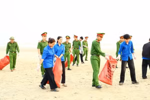 Le « Dimanche vert » ne se limite plus à un slogan de mobilisation, mais est devenu une activité régulière et concrète de la jeunesse de Ha Tinh. Photo : tienphong.vn
