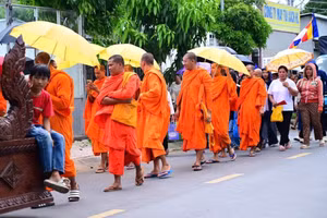 Cérémonie de prière pour la paix « Bun Komsan Sroc ». Photo : VOV.