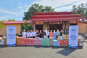 Vue d’ensemble de la cérémonie de remise des dons. (Photo : Association des Vietnamiens du Centre commercial Asia Dragon de Cheb et des régions avoisinantes)