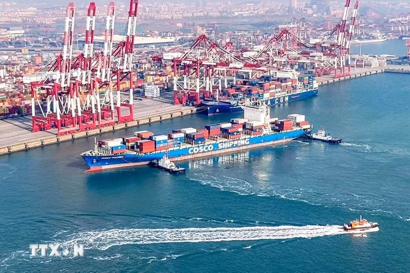 Un port de fret à Qingdao, province choinoise du Shandong. Photo : VNA 