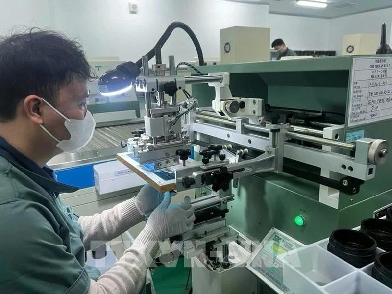 À l'usine Tamron Vinh Phuc (Photo : VNA) 