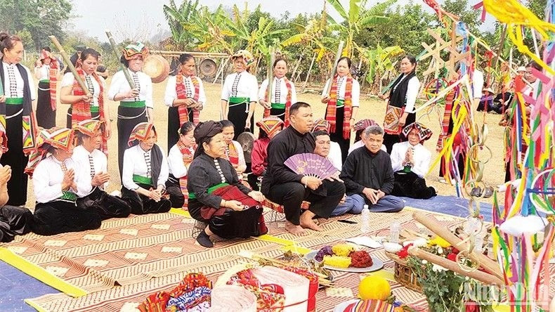 Fête de prière pour la pluie des Thái dans la commune de Muong Sang, district de Môc Châu, Son La.