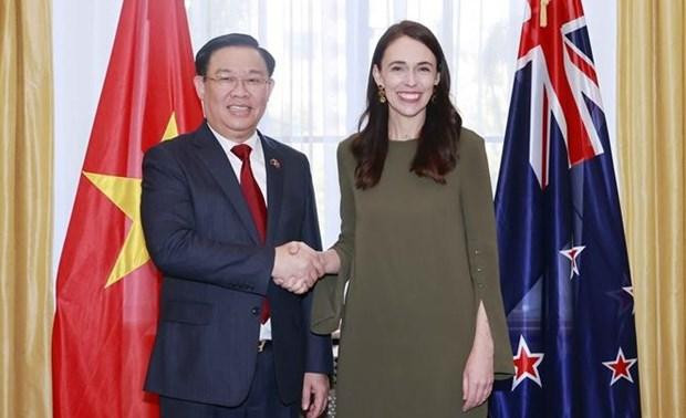 Le Président de l'Assemblée nationale du Vietnam, Vuong Dinh Huê, et la Première ministre néo-zélandaise, Jacinda Ardern. Photo : VNA.
