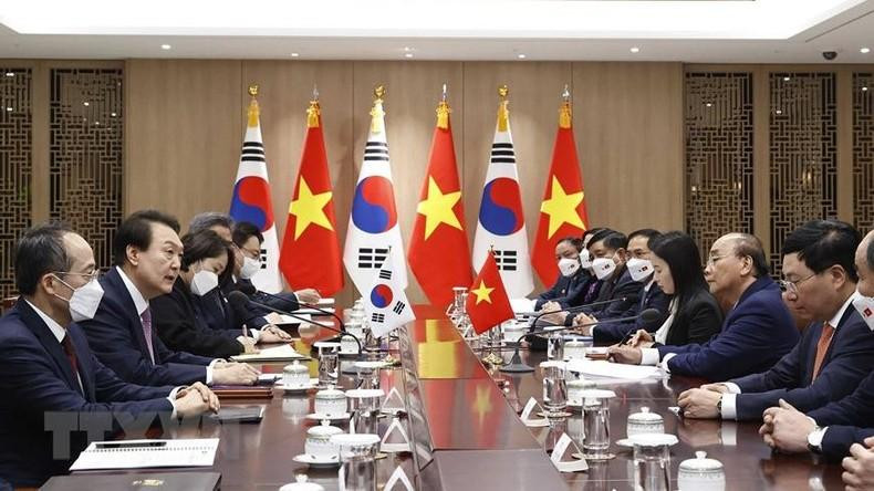 Entretien entre les Présidents vietnamien, Nguyên Xuân Phuc, et sud-coréen, Yoon Suk-yeol. Photo : VNA.