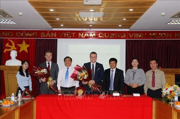 Lors de la cérémonie de signature du protocole d'accord sur la coopération dans le domaine du journalisme à Hô Chi Minh-Ville le 5 décembre entre l'Association des journalistes du Vietnam et l'Association des journalistes de la Biélorussie. Photo : VNA.