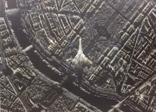 La tour Eiffel (France) capturée par le système satellitaire italien COSMO-SkyMed. Photo : Comité organisateur.