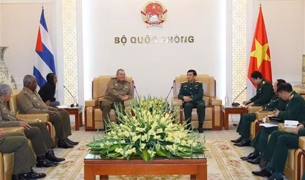 Réception du général de division Víctor Rojo Ramos, chef de la Direction politique des Forces armées révolutionnaires de Cuba. Photo : VNA.