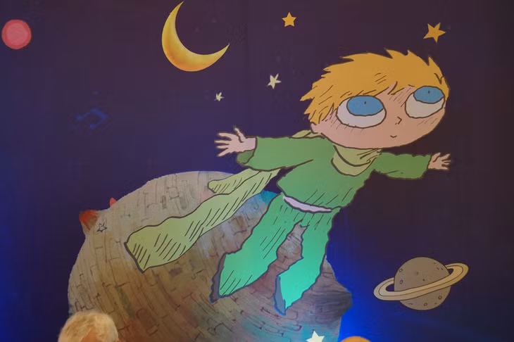 Le Petit Prince d’Antoine de Saint-Exupéry est l’ouvrage de littérature le plus vendu au monde et le livre le plus traduit après la Bible et le Coran. Photo : thoidai.com.vn