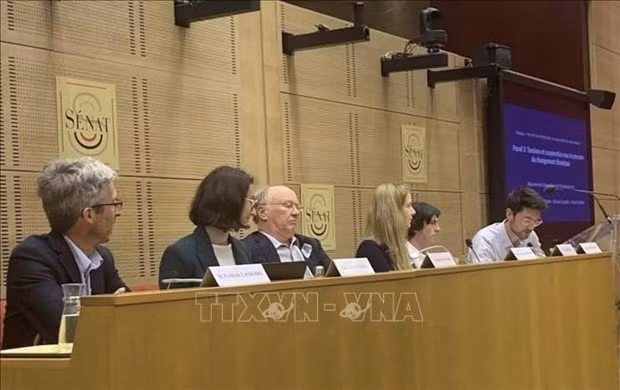 Des participants à ce colloque. Photo : VNA.