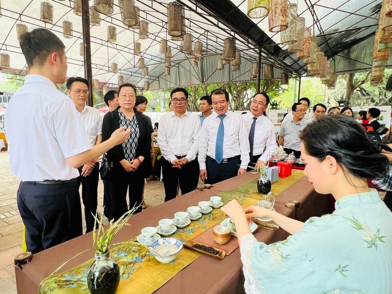 L’événement a été inauguré dimanche au Temple de la littérature de Hanoï. Photo : NDEL.