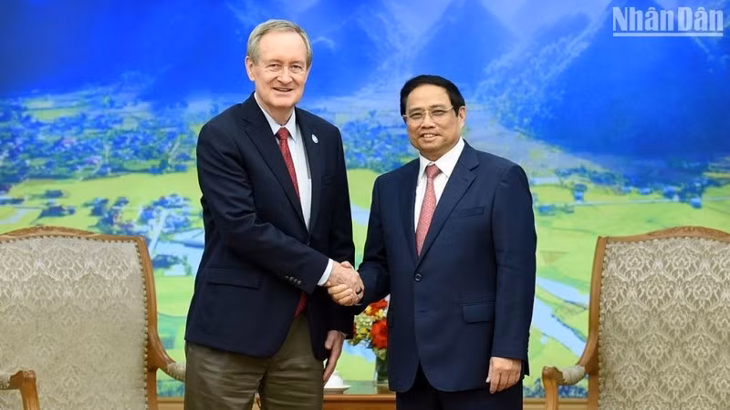 Le Premier ministre vietnamien, Pham Minh Chinh (à droite) et le sénateur Mike Crapo. Photo : NDEL.