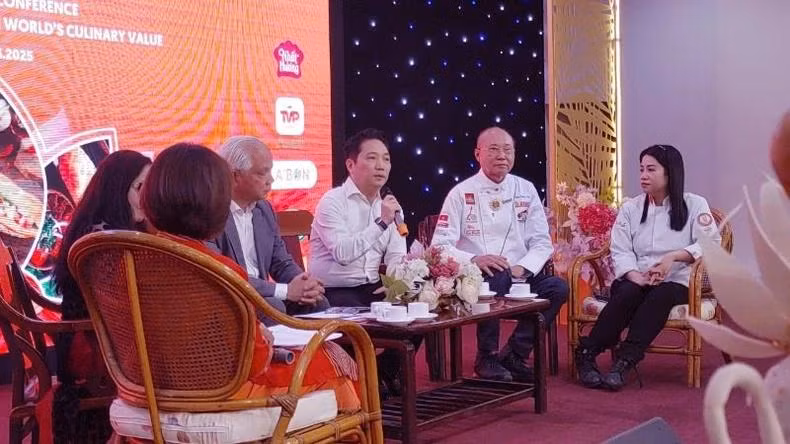 Les intervenants ont échangé sur les stratégies visant à intensifier la communication et la promotion du bánh mì auprès d’un public toujours plus large.