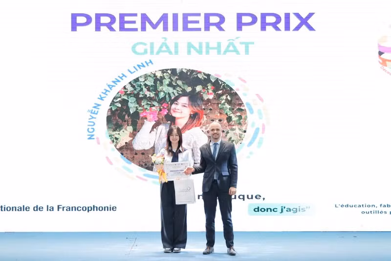 Remise des prix du concours d’orateur "Destinations francophones : découverte et inspiration". Photo : Quê Anh/CVN