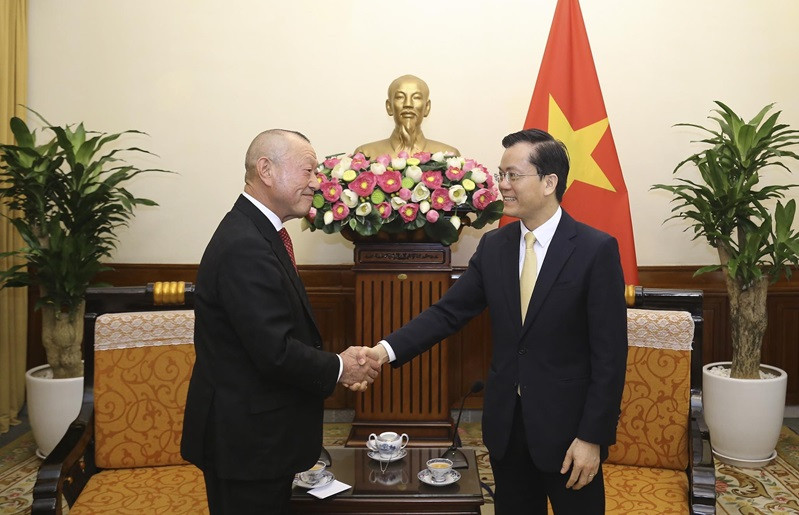 Le vice-ministre vietnamien des Affaires étrangères, Hà Kim Ngoc (à droite), et président de l’Association japonaise pour l’économie et le développement de l’Afrique (AFRECO), Yano Tetsuro. Photo : baoquocte.