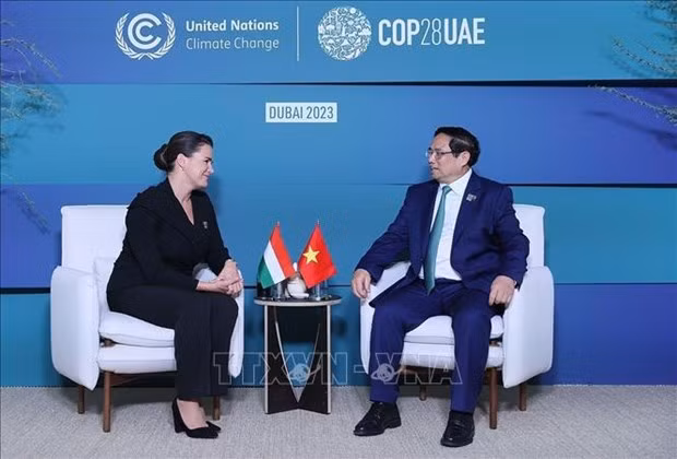Rencontre entre le Premier ministre Pham Minh Chinh et la présidente hongroise Katalin Novak à l'occasion de sa participation à la COP28 aux Émirats arabes unis en décembre 2023. Photo : VNA.