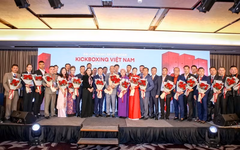 Le premier congrès de la Fédération vietnamienne de kickboxing s'est tenu dimanche à Hanoï. Photo : NDEL.