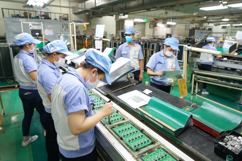 Fabrication de cartes électroniques chez Katolec Vietnam, dans le parc industriel de Quang Minh, Hanoï. Photo de : kinhtedothi.vn