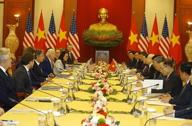 Le Secrétaire général du Parti communiste du Vietnam, Nguyên Phu Trong, s'entretient avec le Président américain, Joe Biden. Photo : VNA.