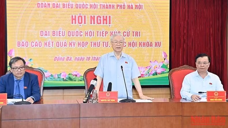 Le Secrétaire général du Parti, Nguyên Phu Trong, prend la parole lors de la réunion. Photo : NDEL. 