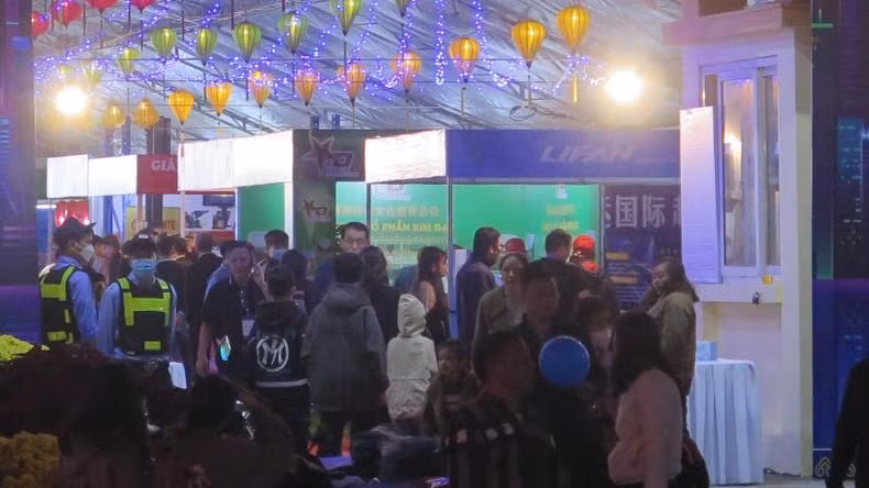 Des visiteurs lors de la Foire. Photo : NDEL.