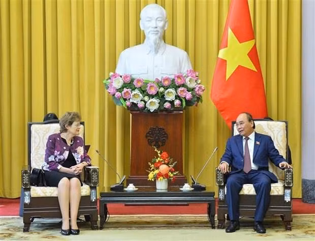 Le Président Nguyên Xuân Phuc et la gouverneure d'Australie-Méridionale, Frances Adamson. Photo : VNA.