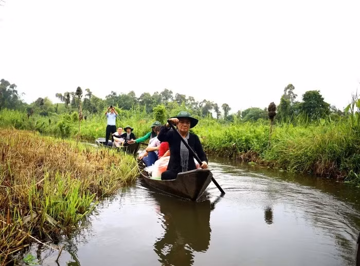 Le secteur du tourisme de Dong Thap vise à accueillir plus de 4,2 millions de visiteurs en 2024. Le secteur du tourisme de Dong Thap vise à accueillir plus de 4,2 millions de visiteurs en 2024.
