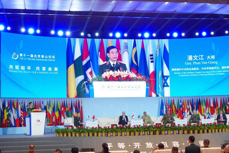 Le général d’armée Phan Van Giang, ministre de la Défense, a prononcé un discours lors du forum. Photo : VNA.