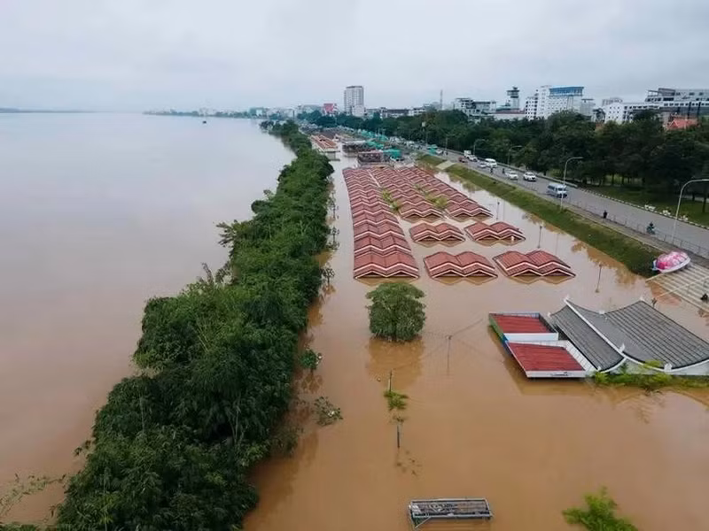 Niveau d'eau du Mékong le 13 septembre au parc Donchan, à Vientiane. Photo : VNA.