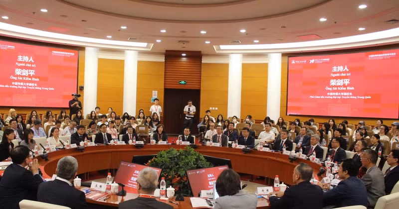 Forum de dialogue entre près de 30 universités et instituts vietnamiens et chinois. Photo: VNA