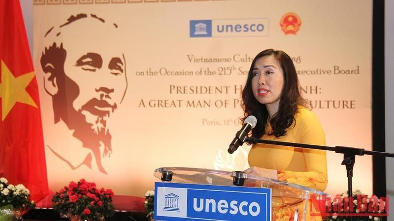 L'assistante du ministre des Affaires étrangères, Lê Thi Thu Hang, prend la parole lors de l'événement. Photo : NDEL. 
