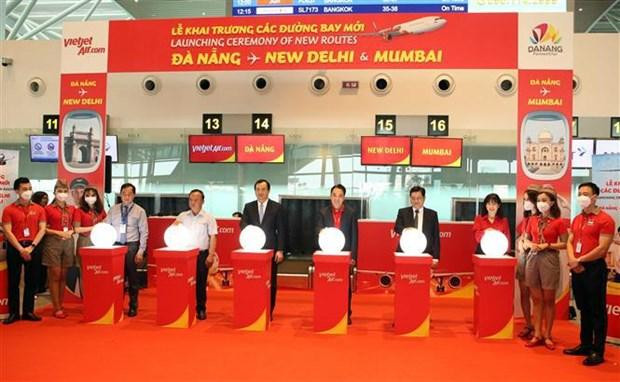 Cérémonie de lancement de nouvelles lignes aériennes directes reliant la ville centrale de Da Nang à Mumbai et à New Delhi (Inde). Photo: VNA