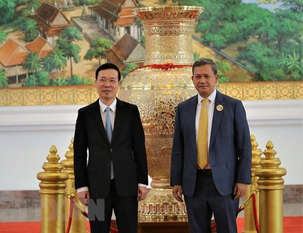 Vo Van Thuong, membre du Bureau Politique, permanent du Secrétariat du Comité central du Parti communiste du Vietnam et le général Hun Manet, membre de la Permanence, président de la Commission de la jeunesse du Parti du peuple cambodgien. Photo : VNA