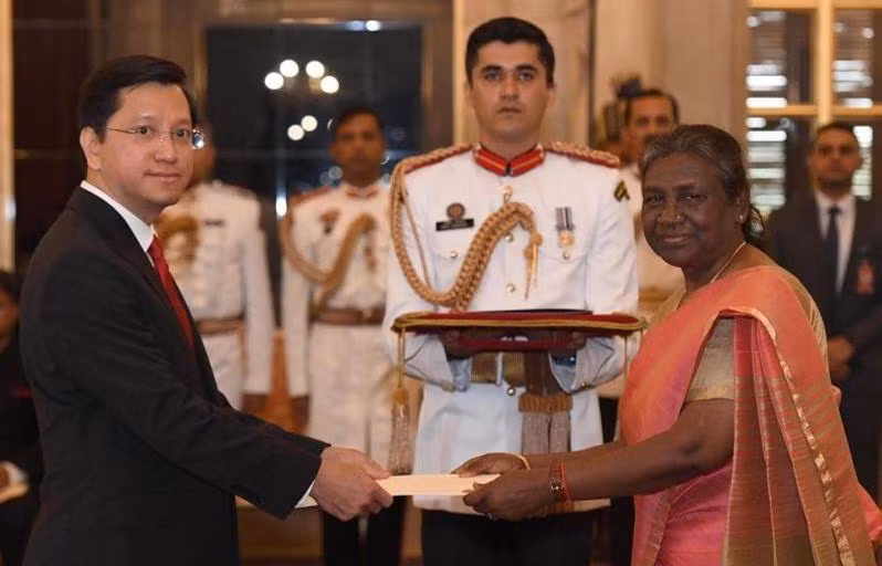 L’ambassadeur Nguyên Thanh Hai présente ses lettres de créance à la Présidente indienne
