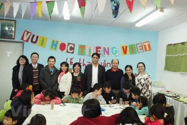 Lors de l’ouverture de la classe de vietnamien à l’ambassade du Vietnam en Algérie, le 12 mai 2018 à Alger. Photo : VNA.