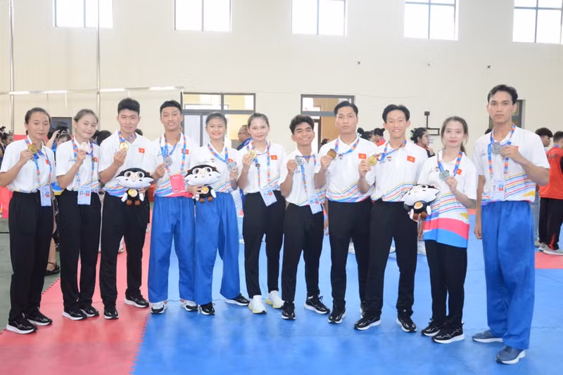 Les Vietnamiens décrochent les médailles d'or lors de la 3e journée de compétition aux 13es Jeux sportifs des élèves d'Asie du Sud-Est (ASG). Photo: VNA
