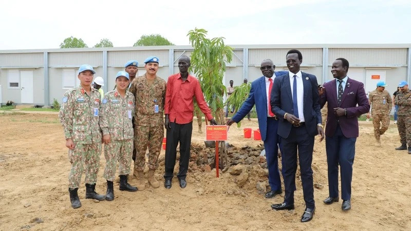 Les délégués ont assisté à l’événement commémoratif de plantation d’arbres à la base Highway relevant de la FISNUA. Photo : NDEL.