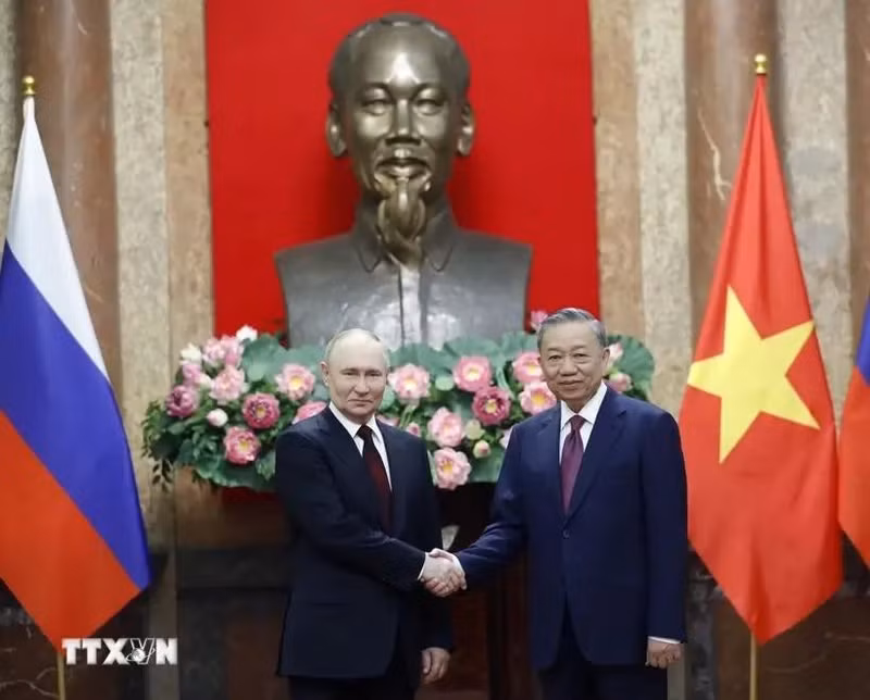 Le président du Vietnam, To Lam (droite) et son homologue russe Vladimir Poutine. Photo : VNA.