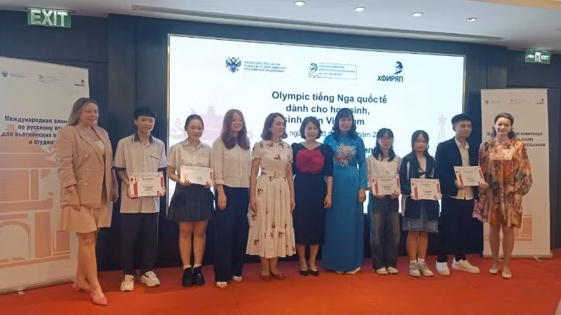 Les six lauréats vietnamiens de la deuxième édition des Olympiades internationales de la langue russe 2024 bénéficieront de bourses pour un stage d’été linguistique à l’Institut national de la langue russe A.X. Pouchkine à Moscou. Photo : NDEL.