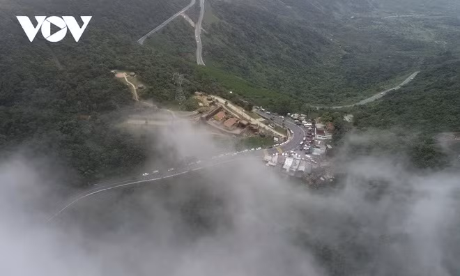 Hai Vân Quan est souvent couvert de brouillard.