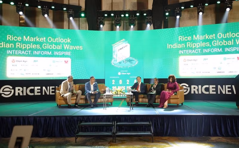 Les délégués ont discuté des tendances du marché et des dernières informations sur les politiques d'exportation de riz lors de la Conférence mondial du riz le 6 mars. Photo : VGP.