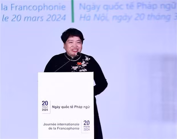 Nguyên Thuy Anh, présidente de la Commission des Affaires sociales de l’Assemblée nationale et présidente de la Section vietnamienne de l’Assemblée parlementaire de la Francophonie (APF), s'exprime lors de la cérémonie. Photo : VNA.
