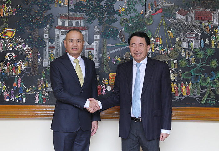 Le général de division Lê Quôc Hùng, vice-ministre vietnamien de la Sécurité publique, et le général Roy Inkapairoj, commandant en chef adjoint de la Police royale thaïlandaise. Photo : CAND.