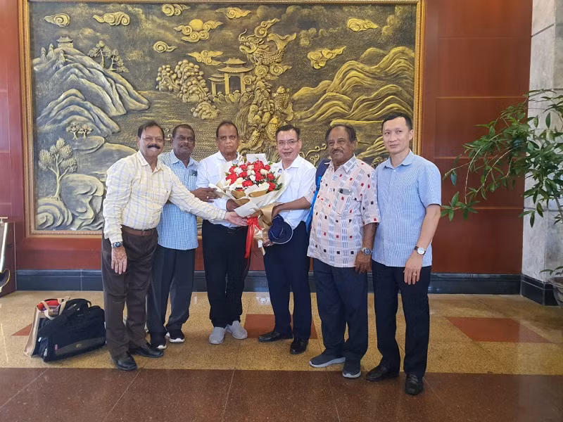 Hoang Duc Hanh reçoit la délégation de l'ISCUF. Photo: baoquangninh.vn