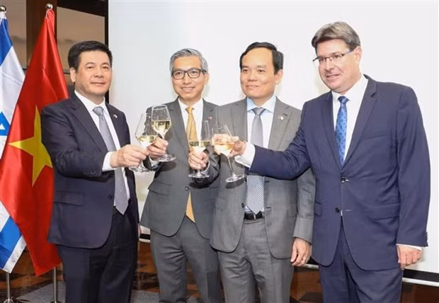 Lors de la cérémonie de célébration du 78e anniversaire de la Fête nationale du Vietnam (2 septembre) et du 30e anniversaire de l’établissement des relations diplomatiques entre le Vietnam et Israël. Photo : VNA