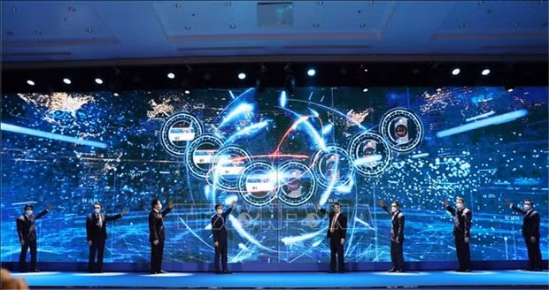 Cérémonie de présentation du Portail pour les fournisseurs étrangers et de lancement de l'application eTax Mobile. Photo : VNA.